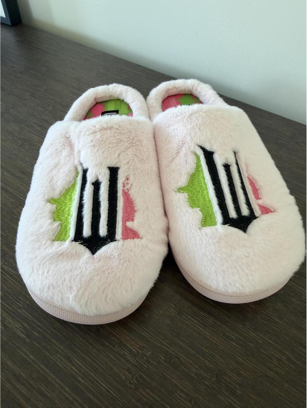 Girls' Size 2/3 Pink Wicked Slippers